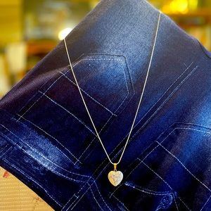 White marble gem necklace